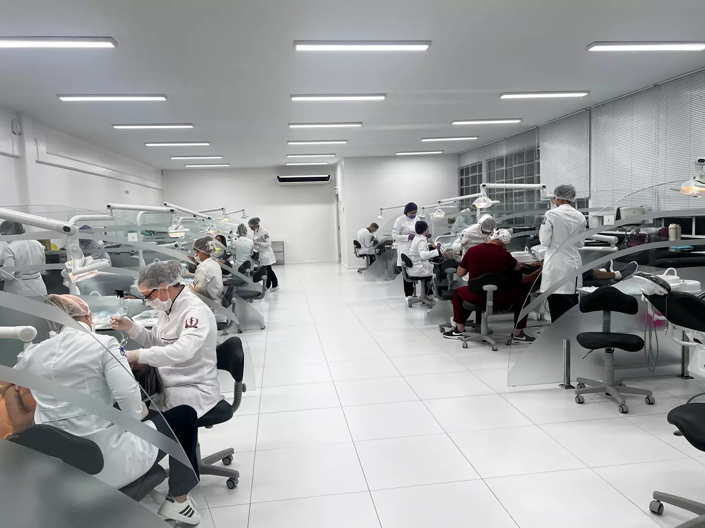 Acadêmicos da 5ª fase de Odontologia iniciam os atendimentos a  comunidade